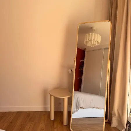 Appartement Grand T2 Calme Avec Balcon, Proche Plages Et Gares *