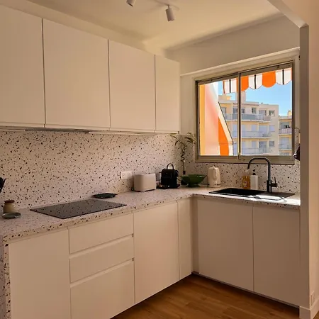 Appartement Grand T2 Calme Avec Balcon, Proche Plages Et Gares *