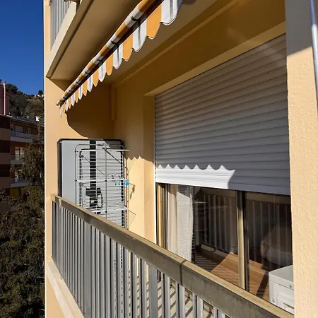 Appartement Grand T2 Calme Avec Balcon, Proche Plages Et Gares