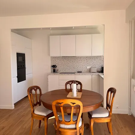 Appartement Grand T2 Calme Avec Balcon, Proche Plages Et Gares Menton